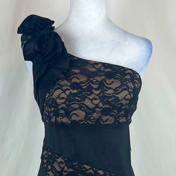 Onyx Nite Black Lace Rosette One Shoulder Party Event Dress NWT Size 14 - Picture 2 of 15